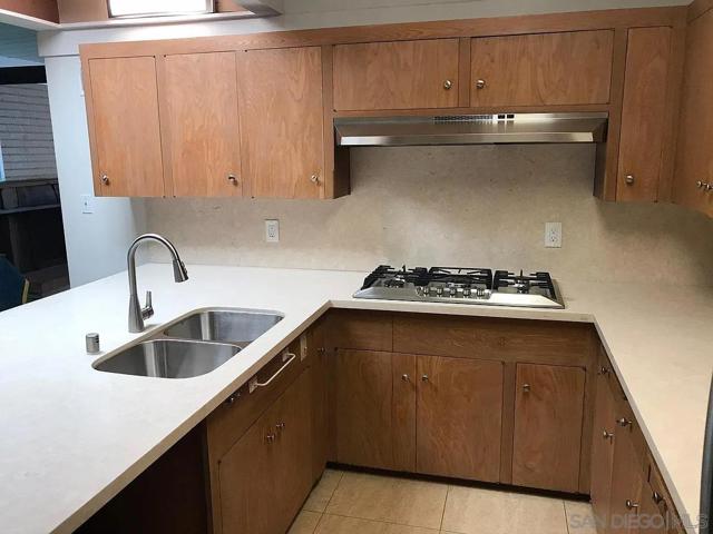 1631 Cypress Ave, San Diego CA: https://media.crmls.org/mediaz/613b7424-45d1-4f5a-ac1a-1a5dc7dd0e98.jpg