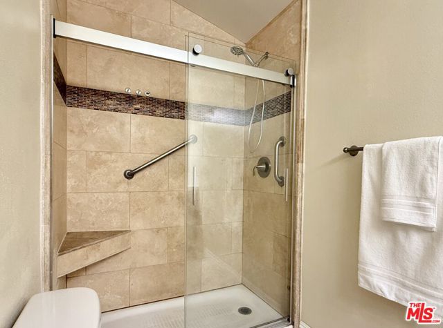 22208 Frontier Place, Chatsworth CA: https://media.crmls.org/mediaz/613b7d86-7e09-481b-8125-43cfb2039694.jpg