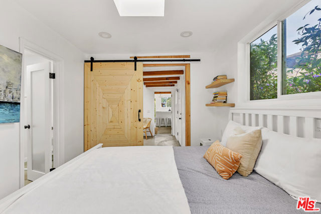 718 Vernon Avenue, Venice CA: https://media.crmls.org/mediaz/613be74a-fa85-4111-8567-f5307de523b1.jpg