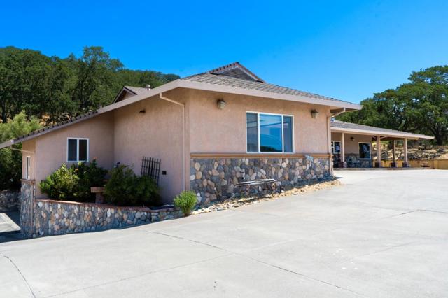 21050 Uvas Road, Morgan Hill CA: https://media.crmls.org/mediaz/613c5ef4-8aec-4c76-8db1-58d2aea2af3d.jpg