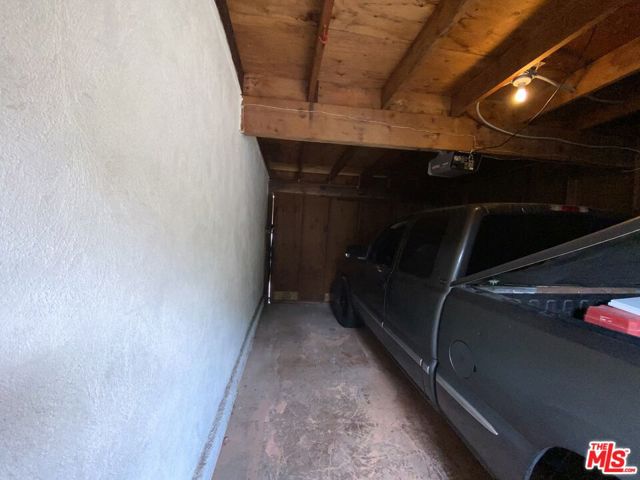 1923 19TH Street, Santa Monica CA: https://media.crmls.org/mediaz/613cad47-8f4e-4e8a-99c4-c54ff5ac0225.jpg