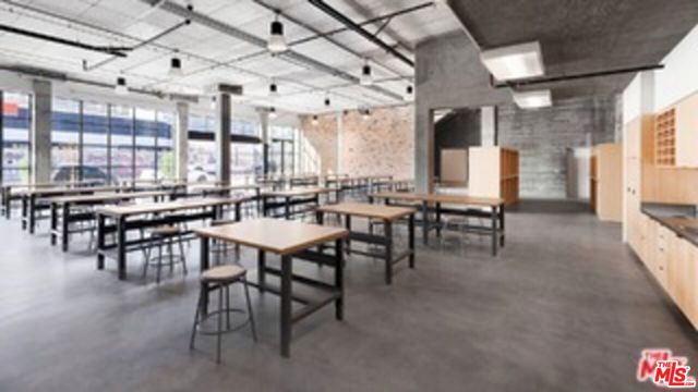 695 S Santa Fe Avenue, Los Angeles CA: https://media.crmls.org/mediaz/613cb123-2c15-46b1-ad80-abe8f55d9175.jpg