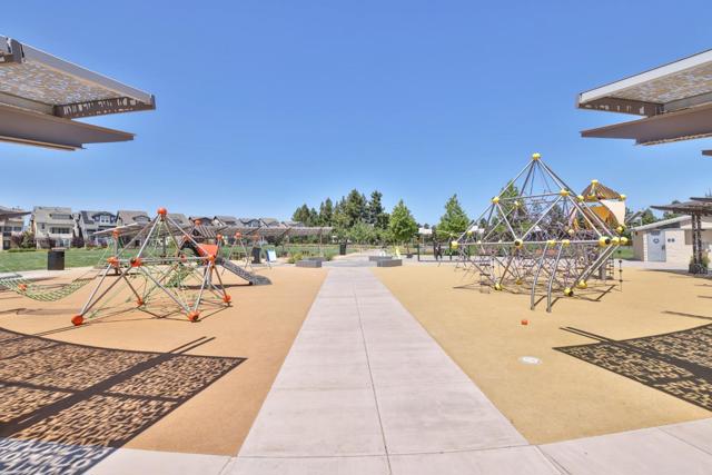 3917 Pyramid Way, Mountain View CA: https://media.crmls.org/mediaz/613cbe19-f892-4901-a97f-d8c8572b094f.jpg