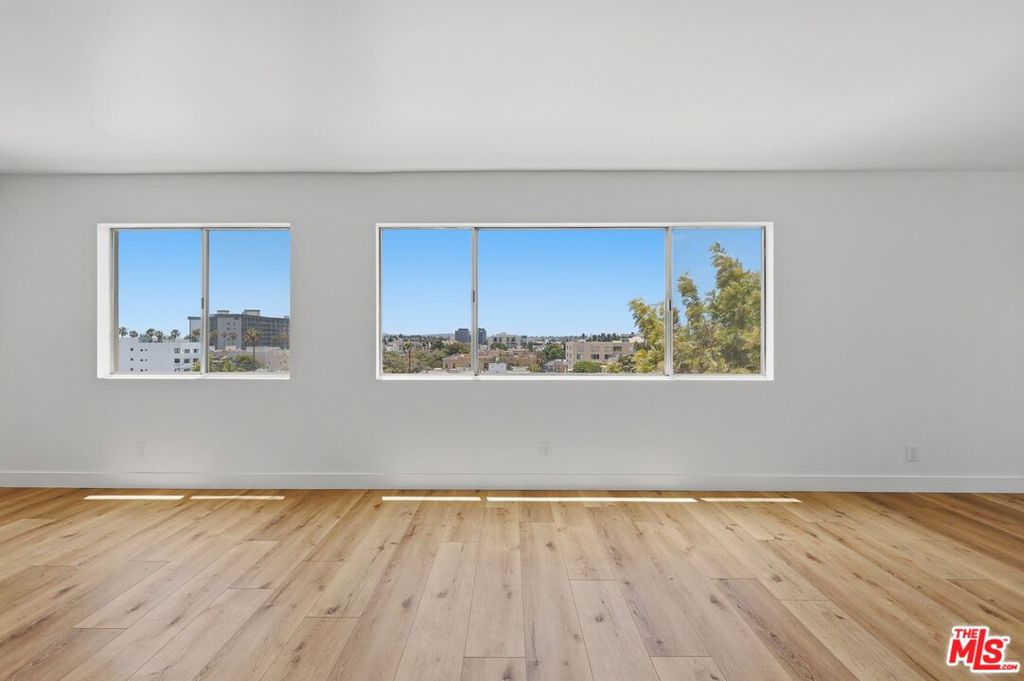 https://media.crmls.org/mediaz/613ccaf2-9efb-46e4-8470-5e15ab019a0c.jpg?preset=X-Large