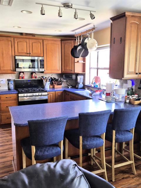 1552 Merlot Ct, Vista CA: https://media.crmls.org/mediaz/613cdacb-6800-4cf9-a4a9-d00f4bcd1ba1.jpg