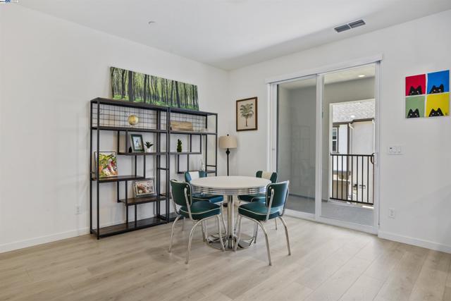 3062 Beaded Mist Walk, Sacramento CA: https://media.crmls.org/mediaz/613ce5f2-4eb6-4adb-819c-bfc456bf5bff.jpg