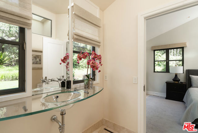 796 Hot Springs Road, Montecito CA: https://media.crmls.org/mediaz/613d3a65-714a-4e58-8d73-f682a276d347.jpg