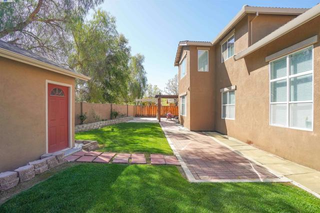 5018 Southport Ct, Antioch CA: https://media.crmls.org/mediaz/613d5da1-a7a7-4aa2-b791-5db65b59427f.jpg
