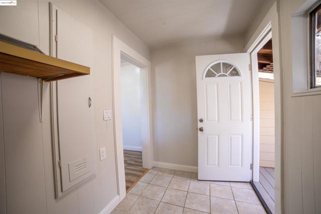 3517 Allendale Ave, Oakland CA: https://media.crmls.org/mediaz/613d843f-7b2a-4040-acf2-760a23bb2be1.jpg