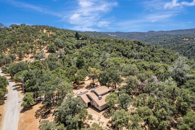 3748 Baldwin Drive, Placerville CA: https://media.crmls.org/mediaz/613dac72-82a5-424a-9ec4-975989c1e688.jpg
