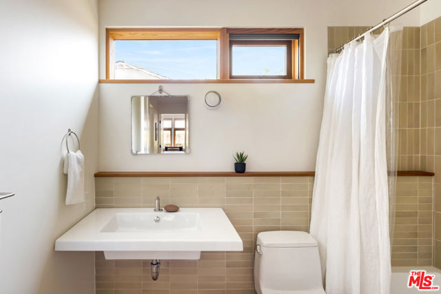 3537 Beethoven Street, Los Angeles CA: https://media.crmls.org/mediaz/613e070d-9bb9-4542-92a3-f8dcbb4a5b55.jpg