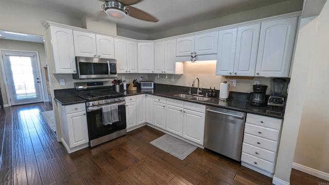 Detail Gallery Image 10 of 33 For 1475 Thomas Ave, San Diego,  CA 92109 - 2 Beds | 2 Baths