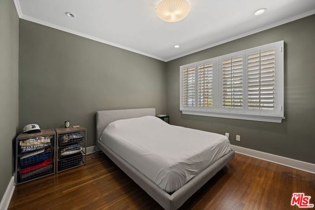 749 N Crescent Heights Boulevard, Los Angeles CA: https://media.crmls.org/mediaz/613eb1f6-8d7c-4745-91f4-ecf4a9e4f235.jpg