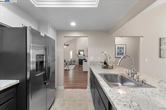 318 Lone Oak Dr, Pleasanton CA: https://media.crmls.org/mediaz/613eb73a-ec3b-4d77-bb4b-704f0746b1b1.jpg