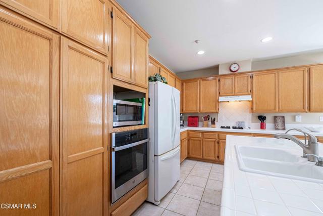 1633 Lola Way, Oxnard CA: https://media.crmls.org/mediaz/613ecf0d-f12d-4794-9ed8-48b7f5cfed19.jpg