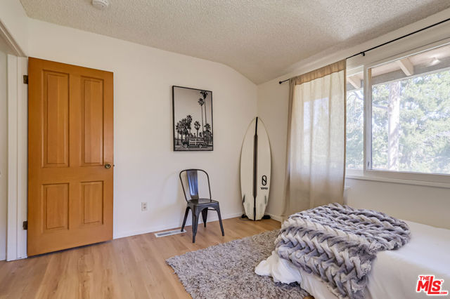 7951 Glenties Lane, Sunland CA: https://media.crmls.org/mediaz/613fa75e-b580-4ec2-9f84-b6beb86946ad.jpg