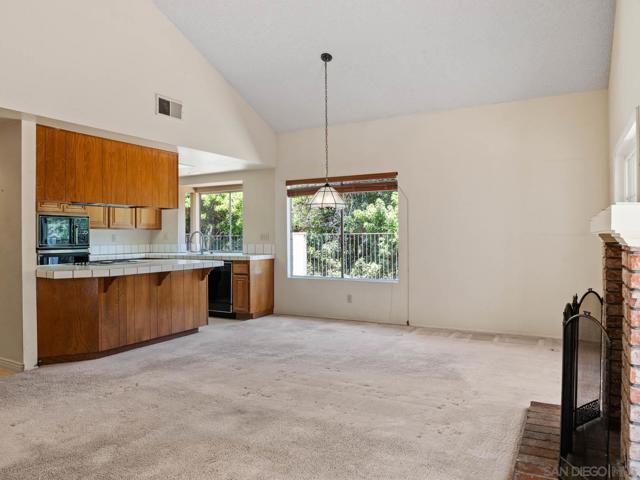 13810 Riverhead Ct, San Diego CA: https://media.crmls.org/mediaz/614008bd-2703-410a-ba38-cfd2a7de072c.jpg