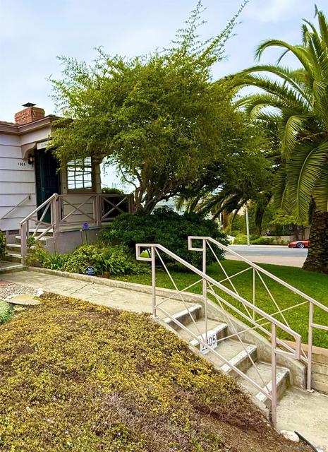 1205 Park Row, La Jolla CA: https://media.crmls.org/mediaz/614036e3-5d73-46b9-8a9b-6913990bcb35.jpg