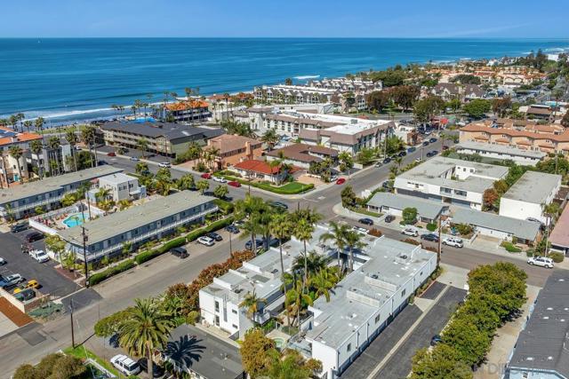 317 Pine Ave, Carlsbad CA: https://media.crmls.org/mediaz/61404e94-c8a8-4328-8728-81a10e9b5e84.jpg