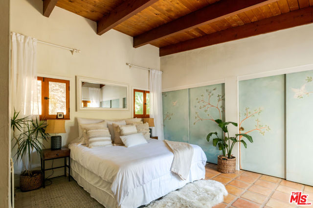 21316 Encina Road, Topanga CA: https://media.crmls.org/mediaz/614150f7-90be-4505-a53e-381381d29257.jpg