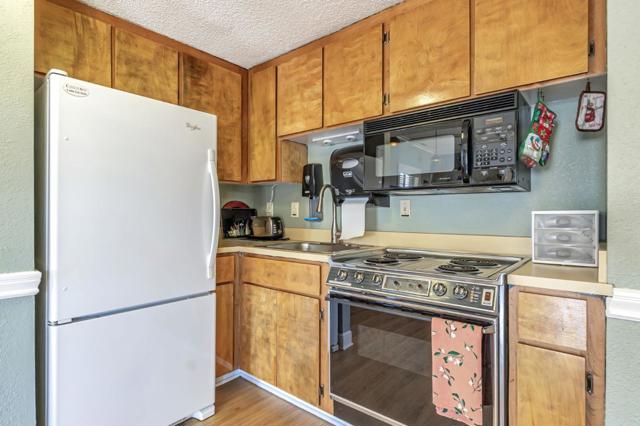 690 Persian Drive, Sunnyvale CA: https://media.crmls.org/mediaz/614197c3-5403-404a-907b-2352fe601095.jpg