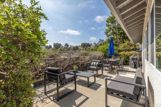 Detail Gallery Image 3 of 62 For 1217 via Viento Sauve, San Marcos,  CA 92078 - 2 Beds | 2 Baths