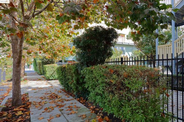 1565 32nd Street, Oakland CA: https://media.crmls.org/mediaz/61426e7f-0130-4f7d-a26c-f8e724982b7a.jpg