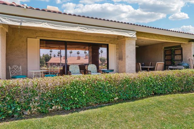 211 Camino Arroyo S, Palm Desert CA: https://media.crmls.org/mediaz/6142a97c-32d3-4898-9b5f-d51badb4bad6.jpg