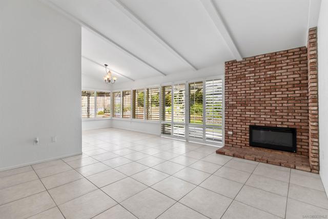 7214 Manzanita, Carlsbad CA: https://media.crmls.org/mediaz/6142dac7-b0de-4eb9-83bf-8c069ae5cef8.jpg