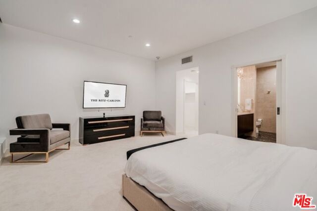 900 W Olympic Boulevard, Los Angeles CA: https://media.crmls.org/mediaz/614335da-36a7-4bff-8681-41b0011b4b7b.jpg