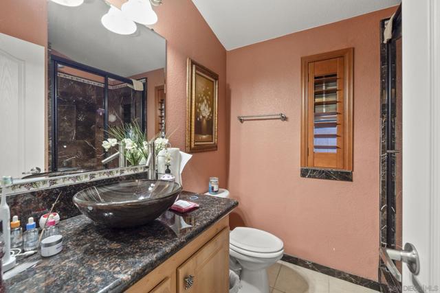 120 Sherri Ln, Oceanside CA: https://media.crmls.org/mediaz/614345e7-435a-4276-9ffb-78815d169d96.jpg