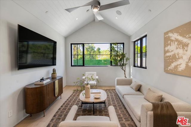 12227 Tweed Lane, Los Angeles CA: https://media.crmls.org/mediaz/6143857d-565c-4412-a918-617e9f510ece.jpg