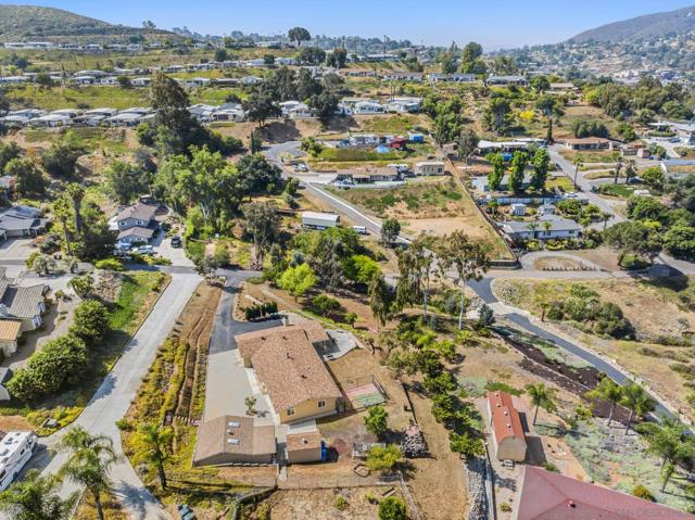 12220 Valhalla Drive, Lakeside CA: https://media.crmls.org/mediaz/614407b8-4c59-4218-a81c-1b1570201b4f.jpg