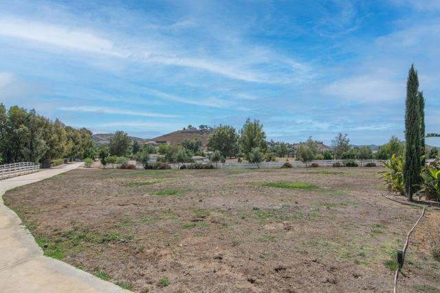 Image 63 of 75 For 37789 Avenida La Cresta
