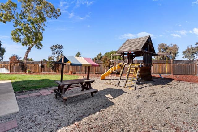 60 Dots Circle, Hollister CA: https://media.crmls.org/mediaz/61449857-1263-477b-b4a4-f090ce6b84cc.jpg