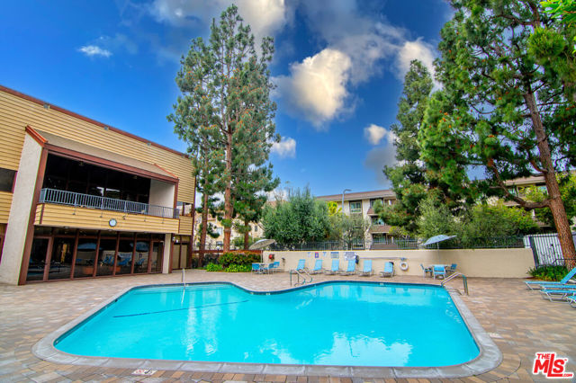 6000 Canterbury Drive, Culver City CA: https://media.crmls.org/mediaz/61459d8d-9eef-4def-b149-b98570210aa5.jpg