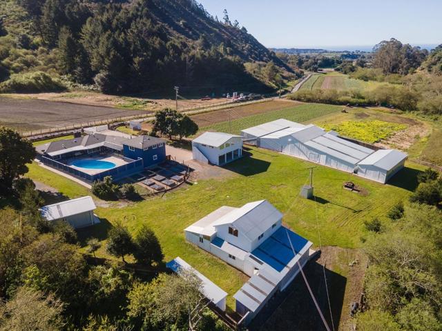 840 Frenchmans Creek Road, Half Moon Bay CA: https://media.crmls.org/mediaz/6145e1bf-35c1-4097-bdbc-ad7b4e85dc58.jpg