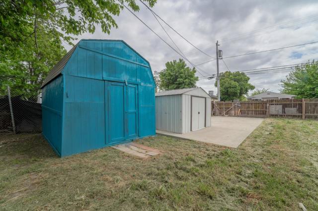636 W 25th Street, Merced CA: https://media.crmls.org/mediaz/6146f7f2-aeb2-48f1-8f83-9c3d8787ba6a.jpg