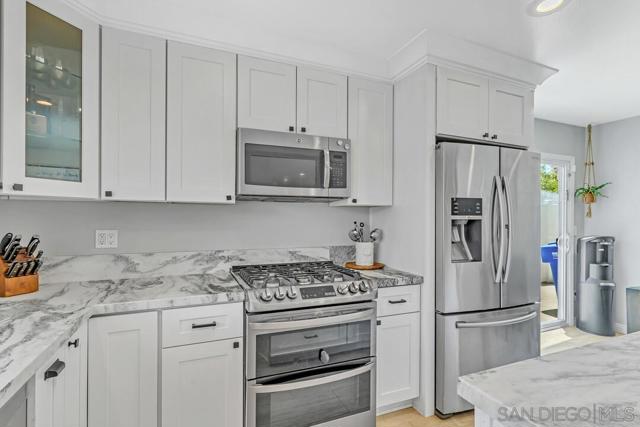 13533 Mora Cir, Poway CA: https://media.crmls.org/mediaz/6147899d-199e-4cb1-a448-04956f419f4a.jpg