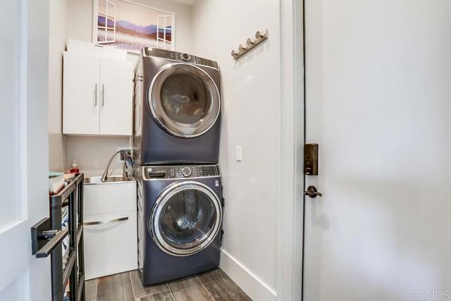 2255 Via Dulcea, Fallbrook CA: https://media.crmls.org/mediaz/6147b839-d87b-4ecc-80d8-0dee2f264993.jpg
