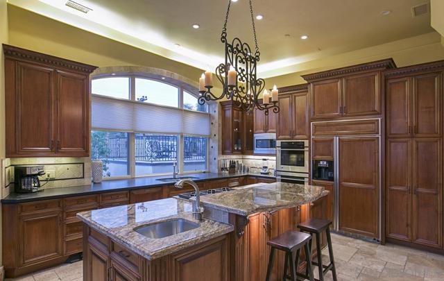 1150 Pine St, Coronado CA: https://media.crmls.org/mediaz/61482398-964c-4bbb-8c1c-8f25c3678373.jpg