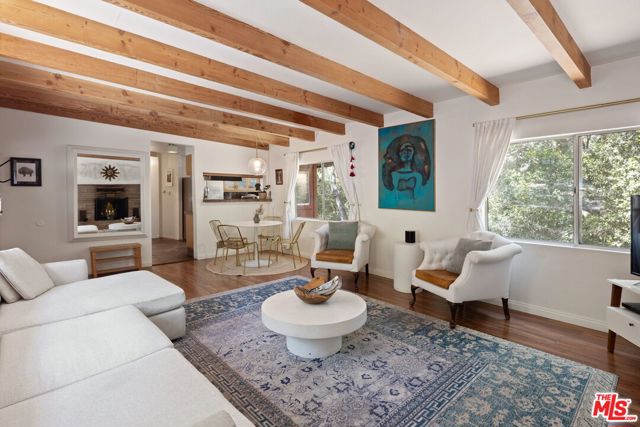 1256 N Topanga Canyon Boulevard, Topanga CA: https://media.crmls.org/mediaz/61482d52-244d-49b7-8763-cb0b361b8971.jpg