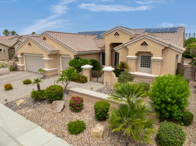 78368 Sunrise Canyon Avenue, Palm Desert CA: https://media.crmls.org/mediaz/61485cbd-72dc-433f-b668-8470af115943.jpg