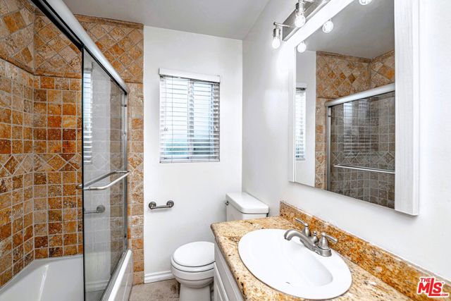 5353 Don Pio Drive, Woodland Hills CA: https://media.crmls.org/mediaz/61487325-53cb-42c7-9c8c-544658200a05.jpg