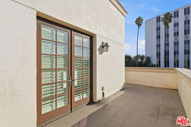 4661 Wilshire Boulevard, Los Angeles CA: https://media.crmls.org/mediaz/6148bef2-6f92-4f00-b38b-181c7b0e6b84.jpg