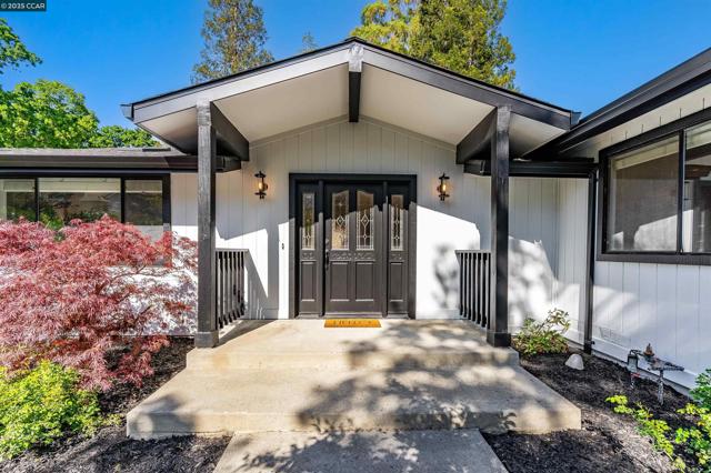 2424 San Miguel Dr, Walnut Creek CA: https://media.crmls.org/mediaz/6148de6b-8e34-4e3f-bccd-41626de0a12e.jpg