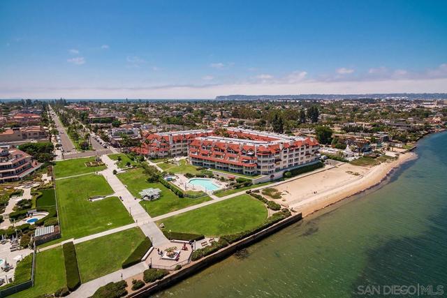 1099 1st St, Coronado CA: https://media.crmls.org/mediaz/6148fe7b-9e03-44ae-98e8-56661cfafda8.jpg