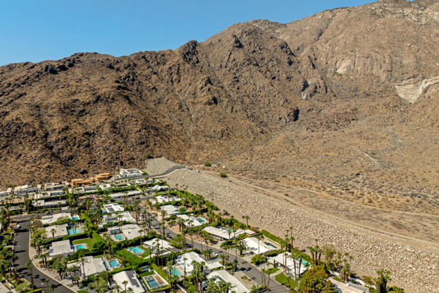 783 N Rose Avenue, Palm Springs CA: https://media.crmls.org/mediaz/61490887-e795-4013-a5e2-eb2c1b8754e7.jpg