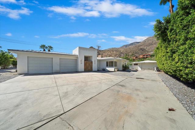 291 W Lilliana Drive, Palm Springs CA: https://media.crmls.org/mediaz/6149bbdb-5fc5-44a6-8974-0188db5f1a93.jpg