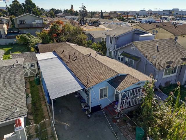 1506 52nd Ave, Oakland CA: https://media.crmls.org/mediaz/6149f0a6-bd17-4010-98df-b2898aac99f0.jpg